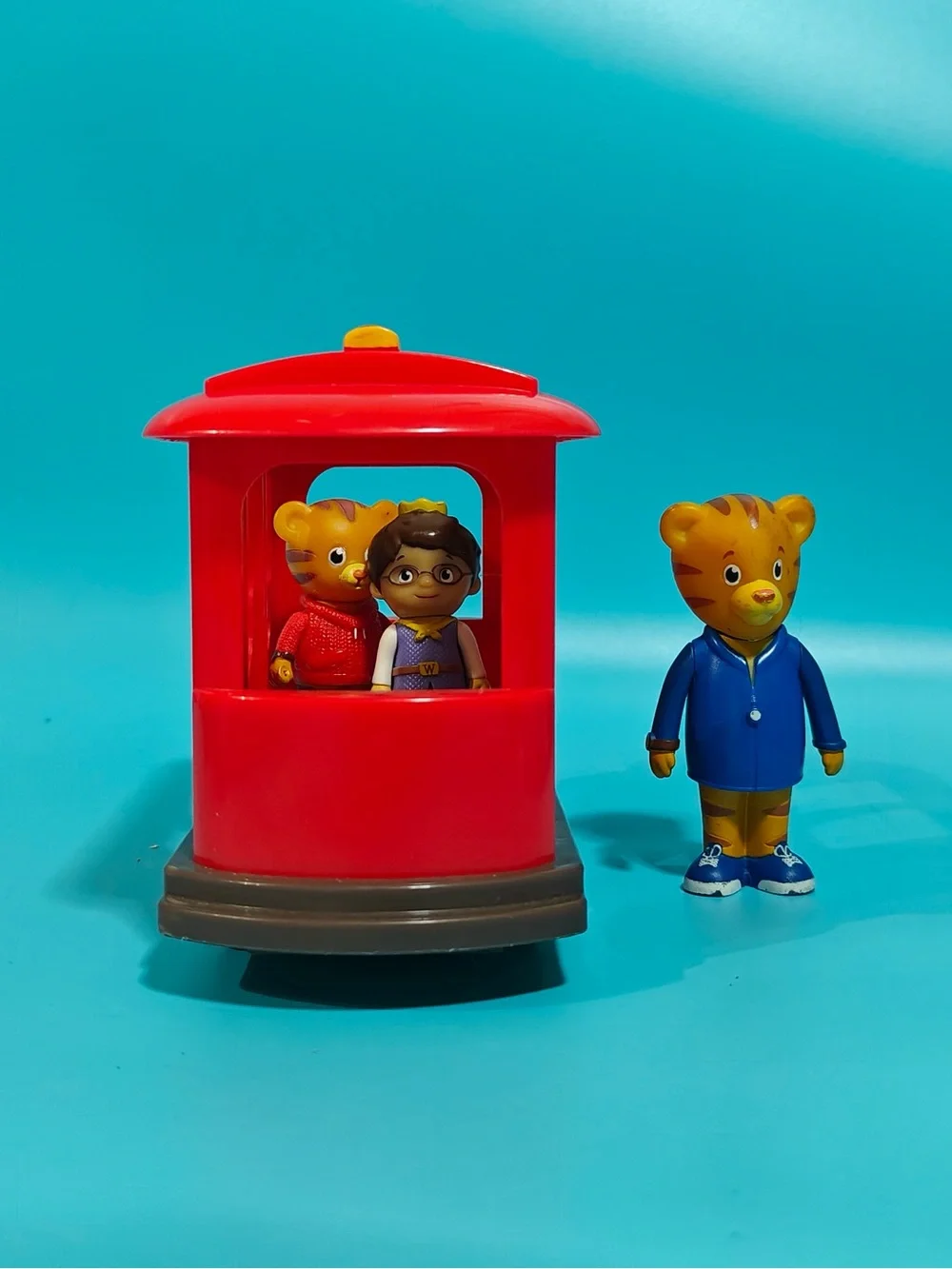 Neighborhood Trolley w/ Daniel Tiger Figures